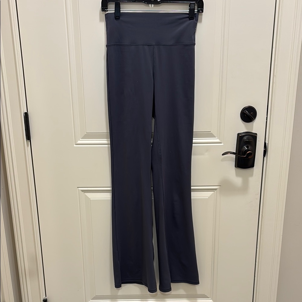 Vuori flare leggings. Size small. Slate color.